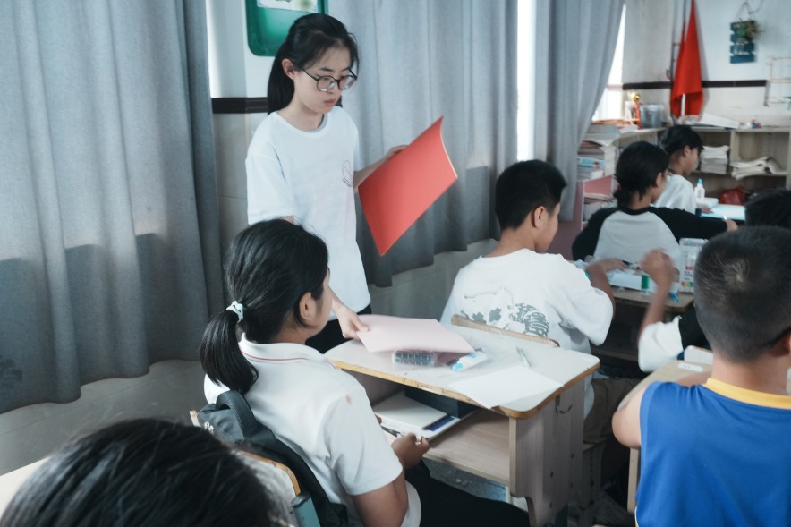 寧大學(xué)子“五育并舉”之美育篇：剪拼現(xiàn)真情，繪就蒼南味