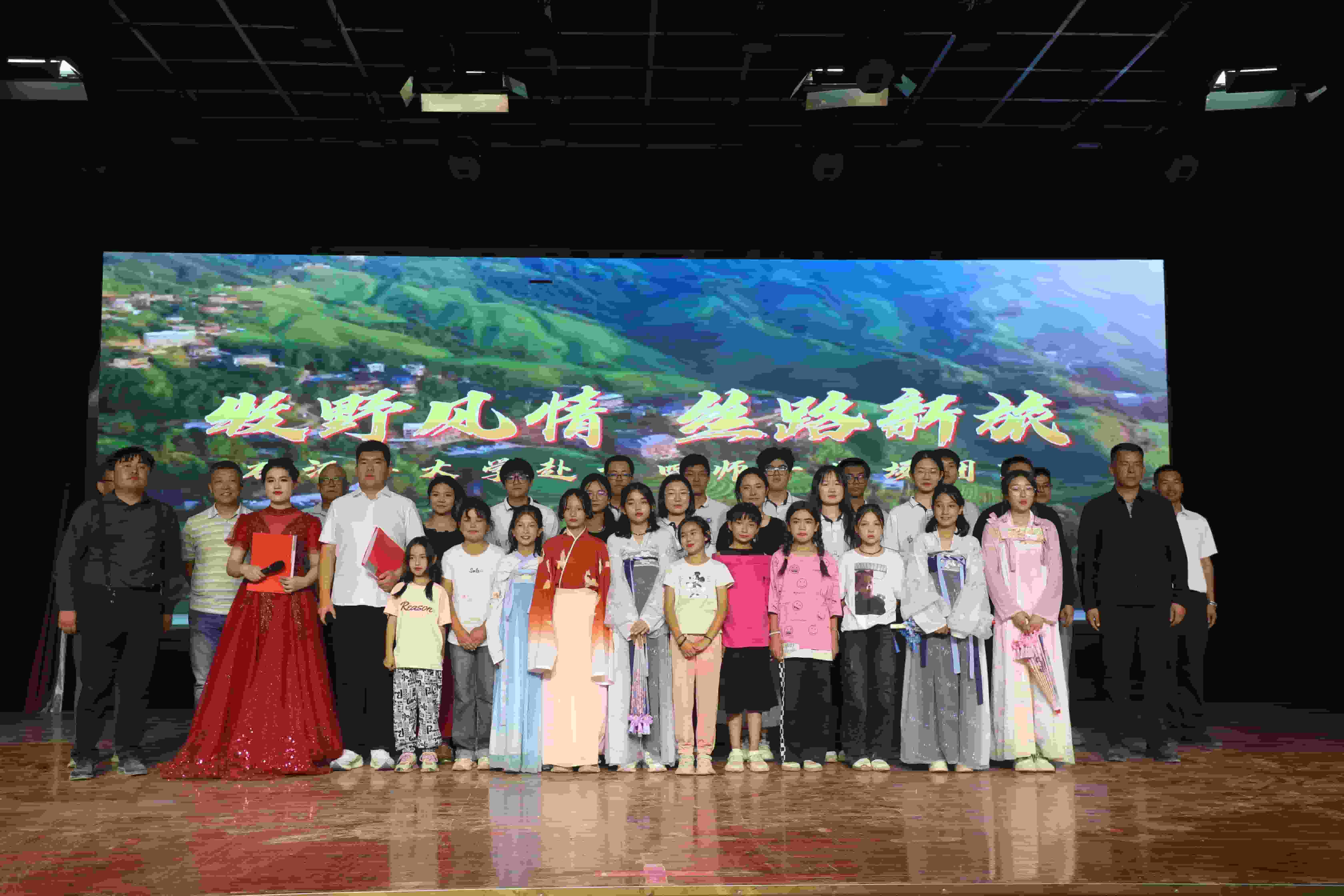 同做石榴籽，共筑強(qiáng)國夢——石河子大學(xué)理學(xué)院赴十四師一牧場美麗兵團(tuán)社會實踐團(tuán)文藝演出活動圓滿結(jié)束