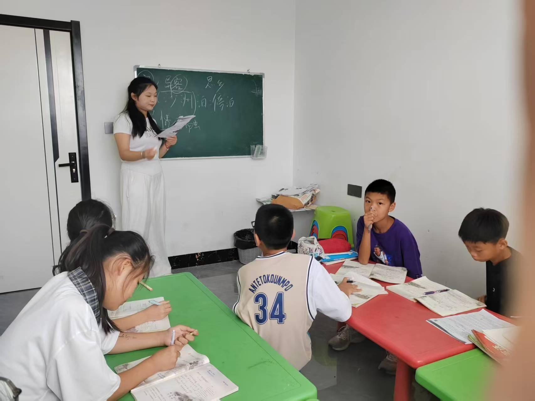 大學(xué)生志愿者創(chuàng)新教學(xué)法點(diǎn)亮沭陽(yáng)鄉(xiāng)村課堂