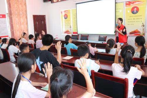 探索知識(shí)之光，激發(fā)實(shí)踐之趣 ——湘潭大學(xué)“郴心向陽(yáng)‘志’教調(diào)研團(tuán)”支教特色課程順利開(kāi)展