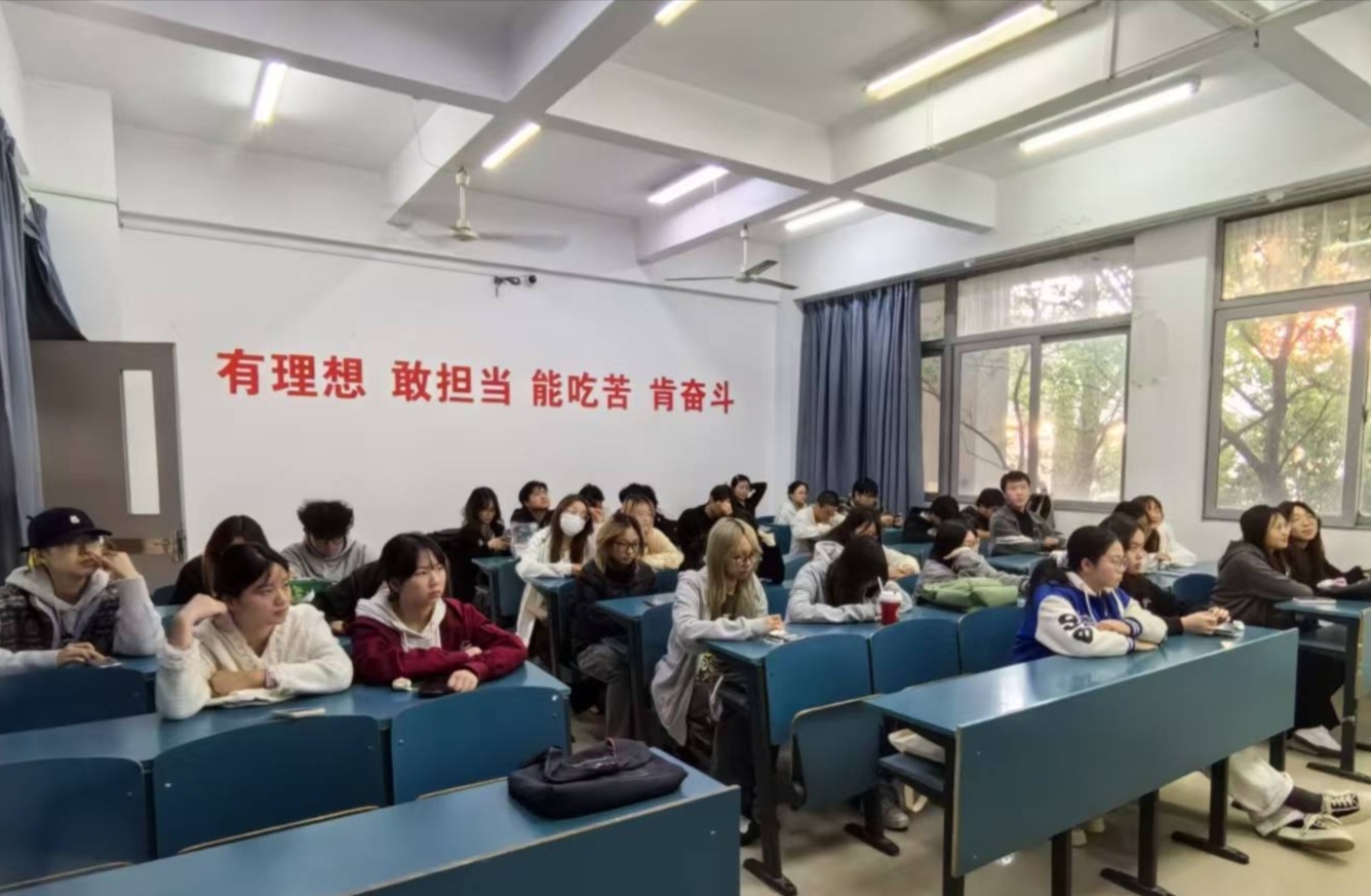 厚植家國情懷 青春告白祖國——物流241團支部創(chuàng)新開展四階段家國情懷主題教育活動