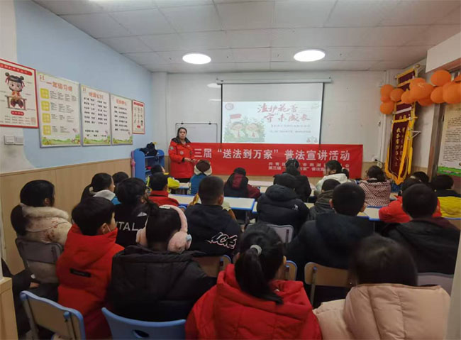 送法到萬家|返家鄉(xiāng)普法宣講 青春“法”聲進社區(qū) 護航成長暖童心