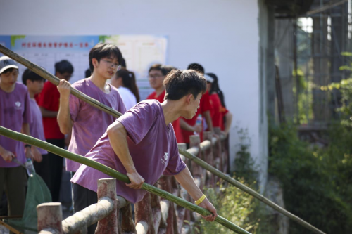 夏日里的青春行動：江西理工學(xué)子為符竹村改善環(huán)境、筑牢安全