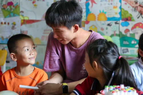 繪童心綺夢，筑夢正當(dāng)時(shí)：江西理工學(xué)子在萬安守護(hù)留守兒童成長