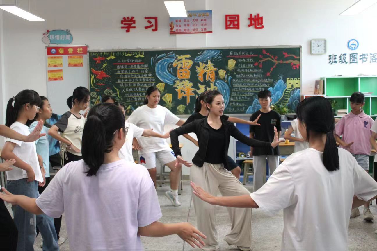 廣東技術(shù)師范大學(xué)“舞躍獅騰”百千萬(wàn)工程突擊隊(duì)開(kāi)設(shè)多元舞蹈課程：觸動(dòng)心靈之舞