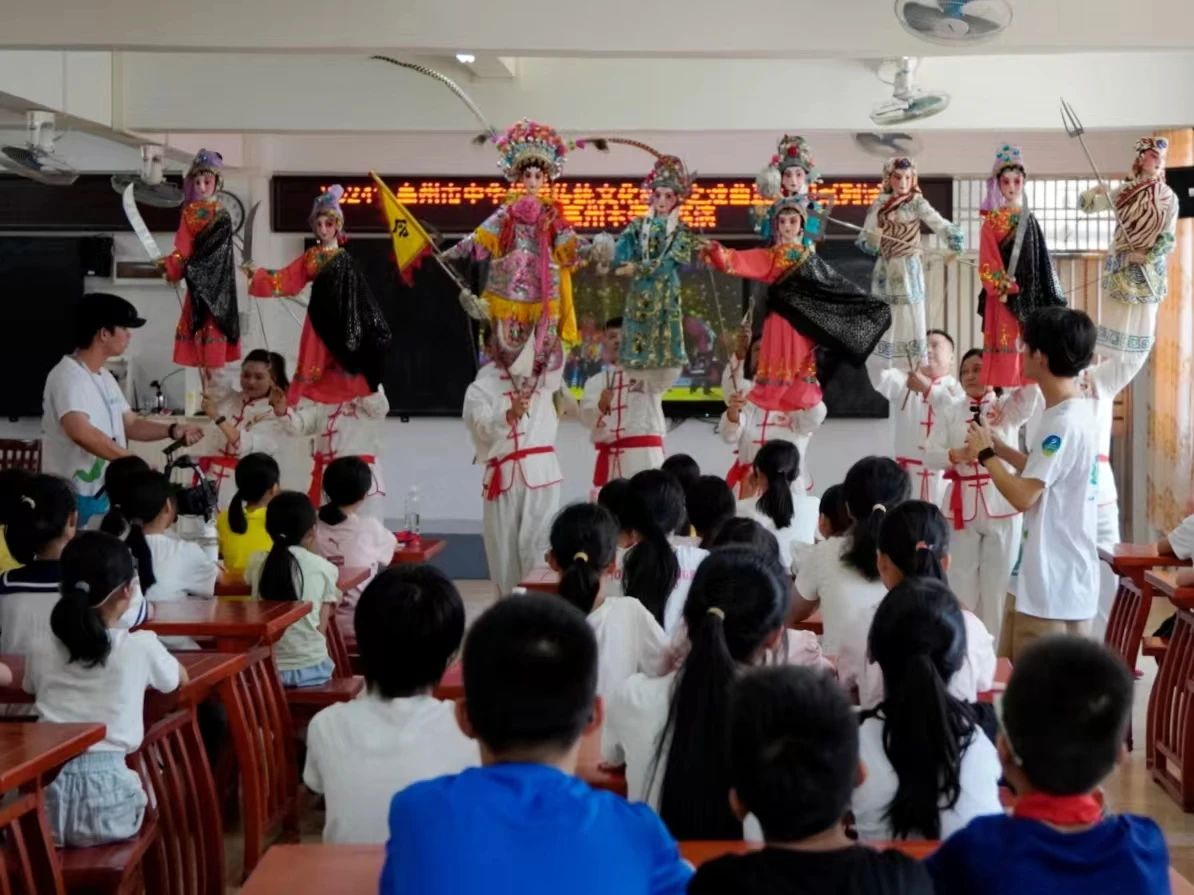 佳“偶”匠心突擊隊攜非遺入校園 | 傳統(tǒng)文化新活力，木偶戲點(diǎn)亮童心夢