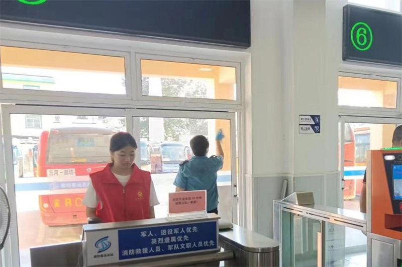 謙遜學(xué)習(xí)，實(shí)踐躬行，讓青春之花開在基層沃土