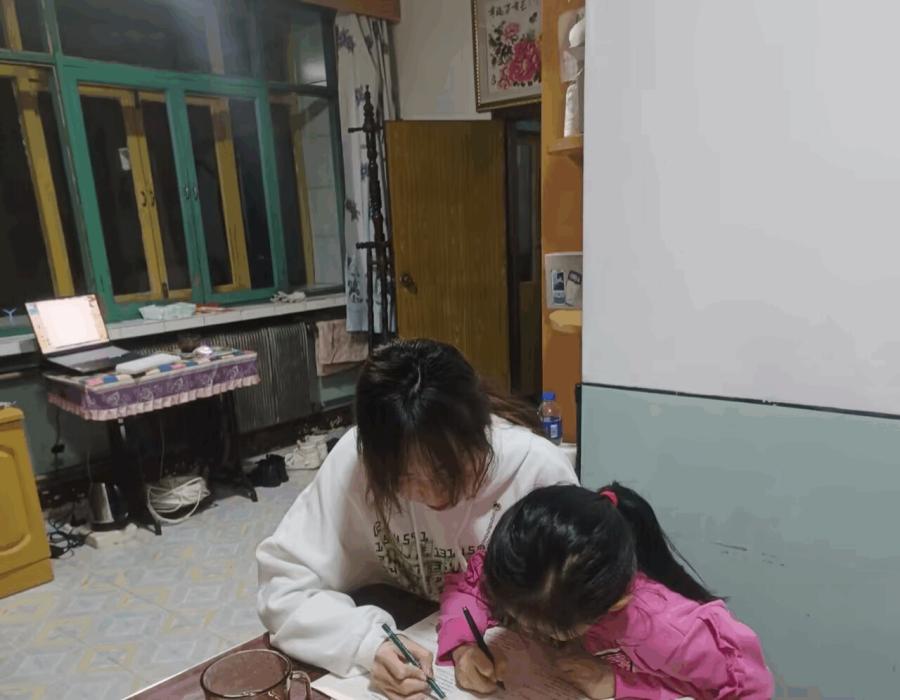 淮北師范大學(xué)學(xué)子返家鄉(xiāng) 調(diào)研留守兒童狀況 用青春守護(hù)成長