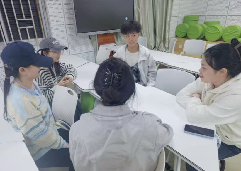 深學全會精神，力行教育使命 ——福建師范大學教育學院2023級教育技術學班團支部舉辦“學習領會黨的二十屆四中全會精神”交流會