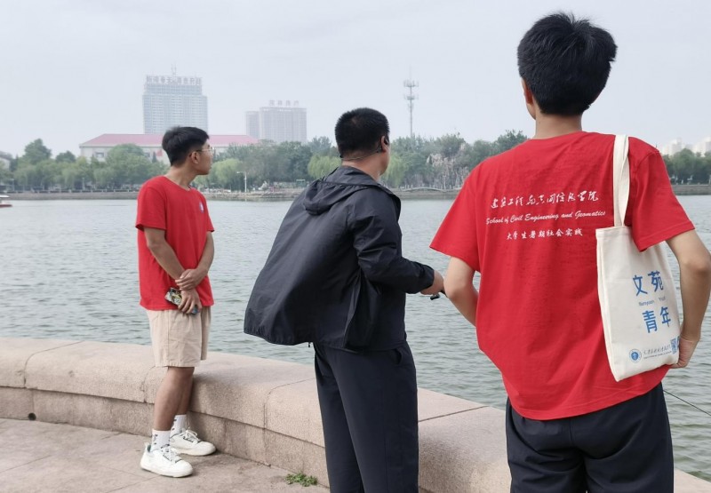 “青襟數(shù)維·共護黃河”實踐團赴德州明月湖景區(qū)調(diào)研黃河流域水系水文情