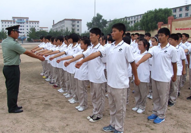 高一新生軍訓(xùn)集中營錦集