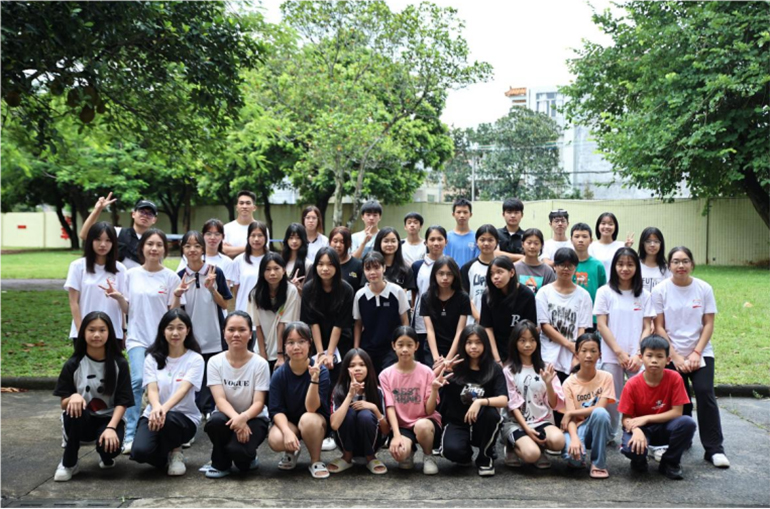 暑期社會(huì)實(shí)踐支教攝影課：光影記錄夢(mèng)想，知識(shí)照亮未來(lái)