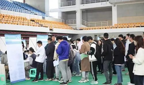 第十一屆貴州人才博覽會(huì)央企招聘大學(xué)生專項(xiàng)行動(dòng)在貴大舉行